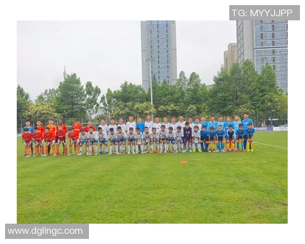 足球书桌上的梦想与激情如何激发孩子们的运动热情与创造力