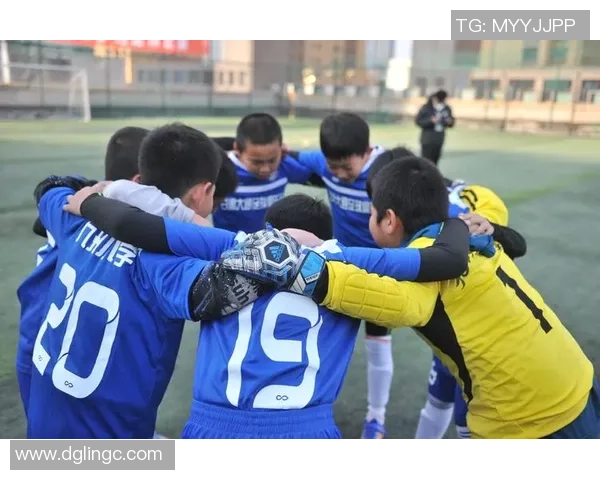 足球打气打的背后故事与激情碰撞的青春岁月